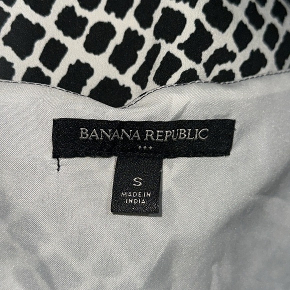 black & white Banana Republic giraffe print sleeveless blouse size small - Picture 3 of 4